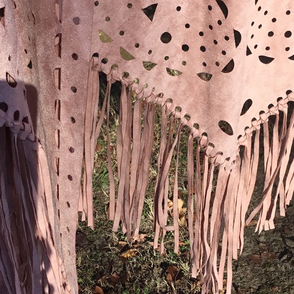 Origami By Vivian Pink Faux Suede Laser Cut Fringe Wrap - Picture 5 of 12